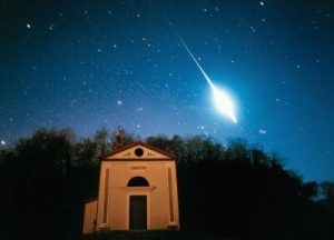 Palla di fuoco avvistata nel Sud Italia: è allarme meteoriti?