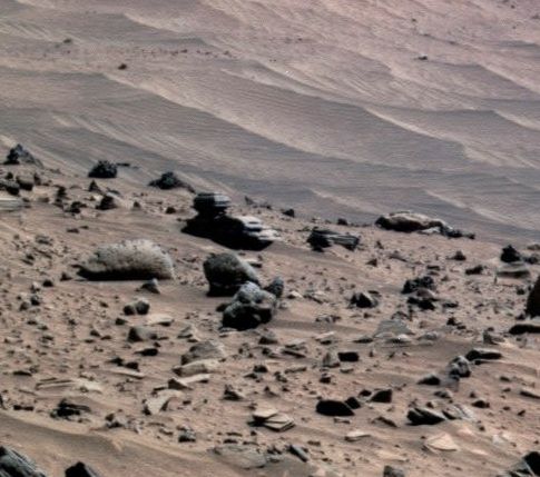 Un rover militare alieno su Marte