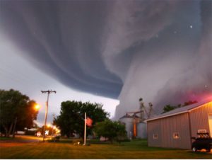 Oltre 80 tornado si abbattono sugli Usa