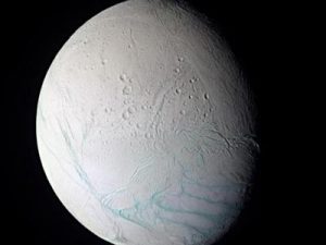 Scoperto un oceano di acqua liquida su Encelado