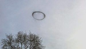 Strano cerchio nero nel cielo, per gli esperti è un fenomeno inspiegabile